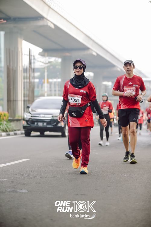 Race photo from ONE RUN 10 K