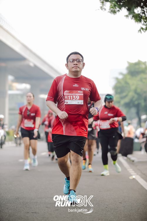 Race photo from ONE RUN 10 K