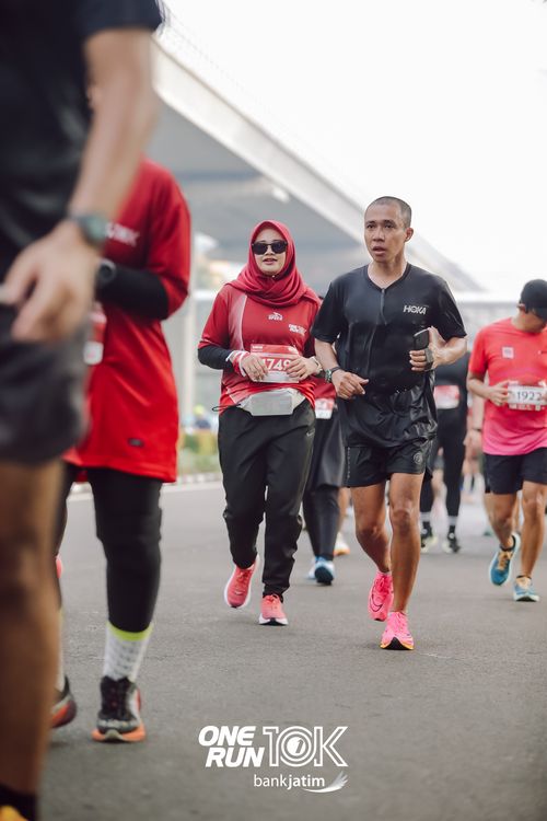 Race photo from ONE RUN 10 K