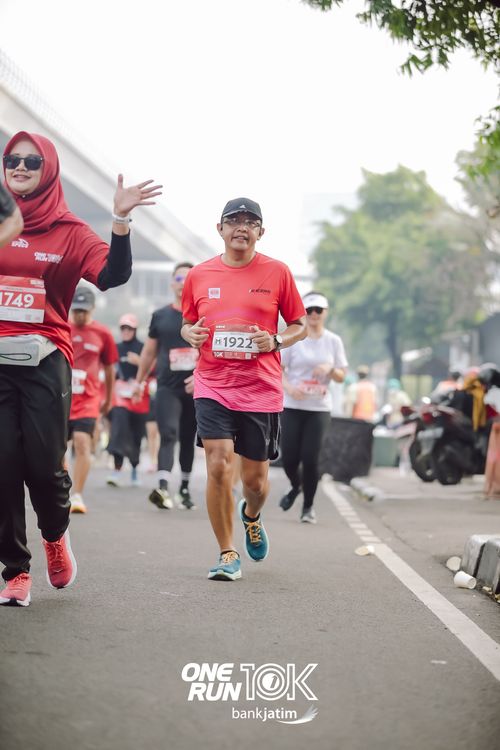 Race photo from ONE RUN 10 K