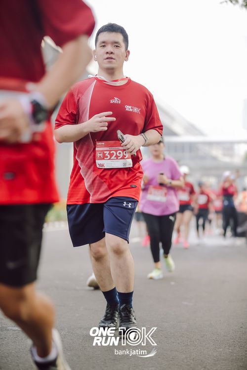 Race photo from ONE RUN 10 K