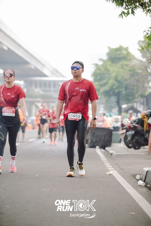 Race photo from ONE RUN 10 K