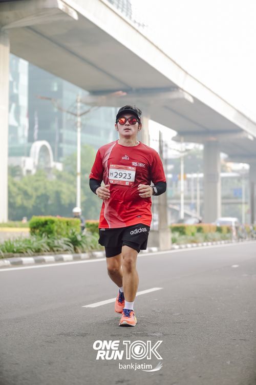 Race photo from ONE RUN 10 K