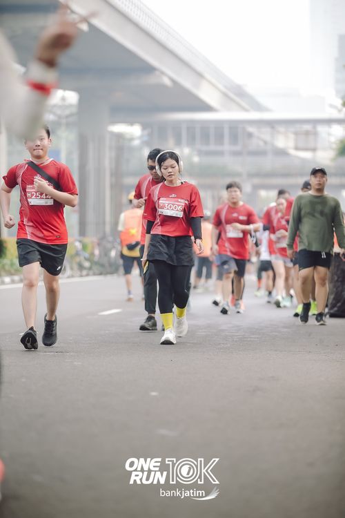 Race photo from ONE RUN 10 K