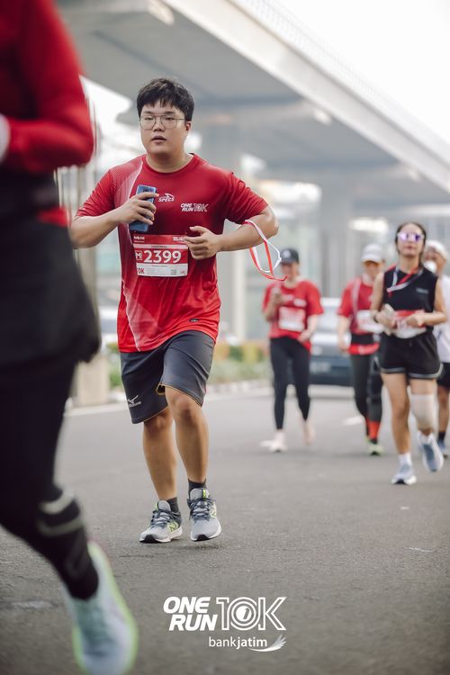 Race photo from ONE RUN 10 K