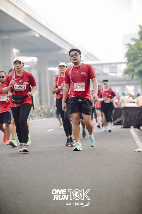 Race photo from ONE RUN 10 K