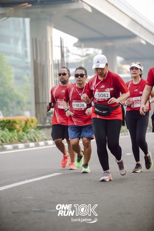 Race photo from ONE RUN 10 K