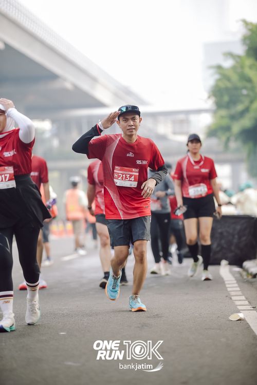 Race photo from ONE RUN 10 K