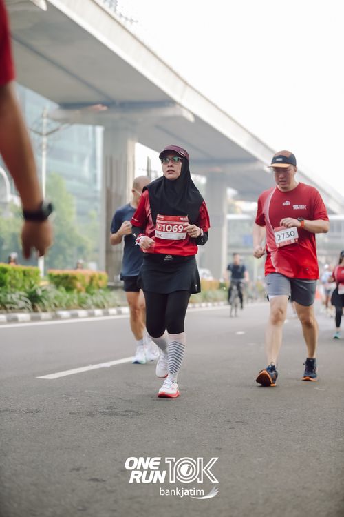 Race photo from ONE RUN 10 K
