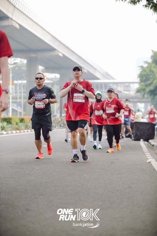 Race photo from ONE RUN 10 K