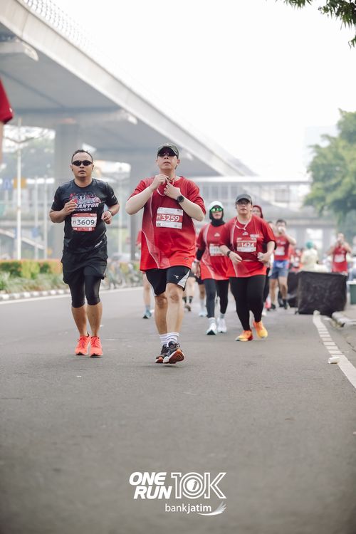 Race photo from ONE RUN 10 K