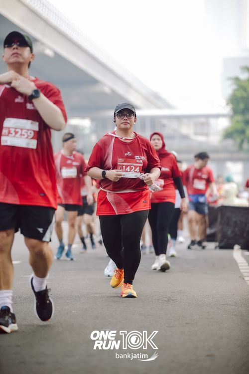 Race photo from ONE RUN 10 K