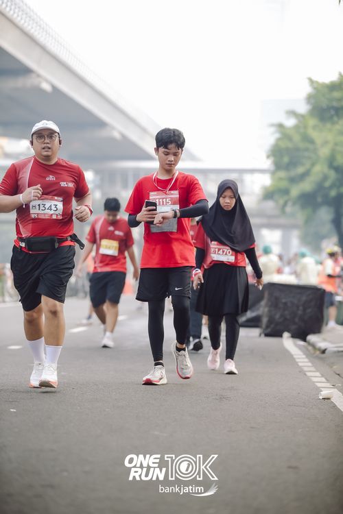 Race photo from ONE RUN 10 K