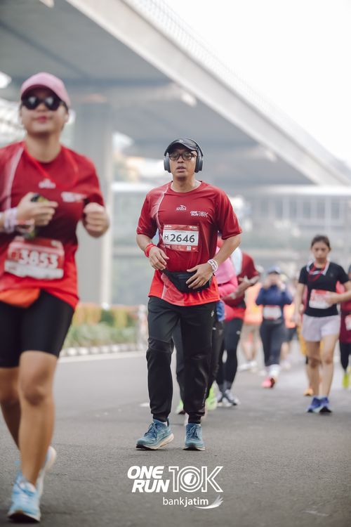Race photo from ONE RUN 10 K