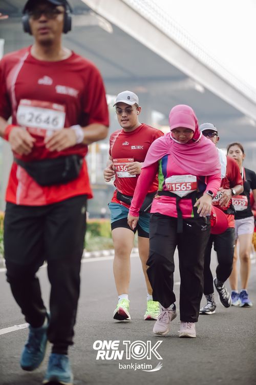 Race photo from ONE RUN 10 K
