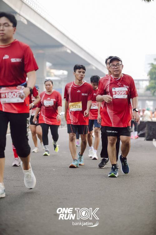 Race photo from ONE RUN 10 K
