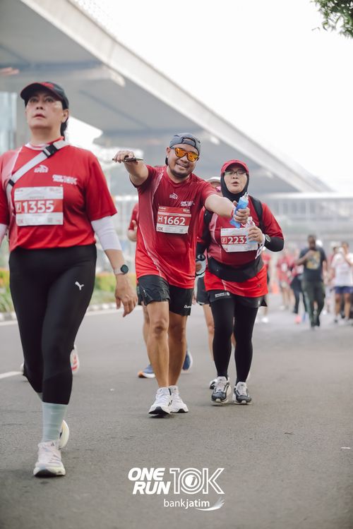 Race photo from ONE RUN 10 K