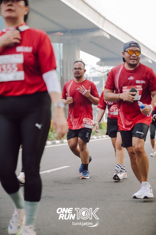 Race photo from ONE RUN 10 K