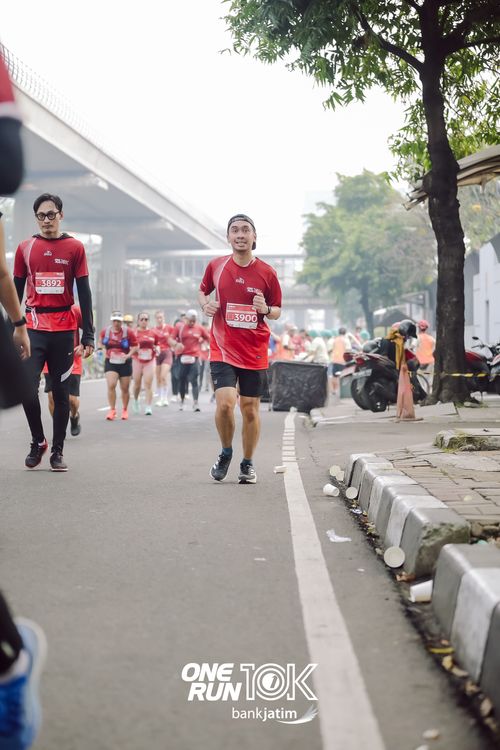 Race photo from ONE RUN 10 K