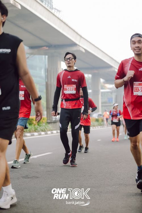 Race photo from ONE RUN 10 K