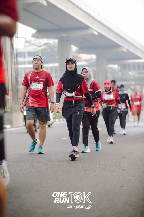 Race photo from ONE RUN 10 K