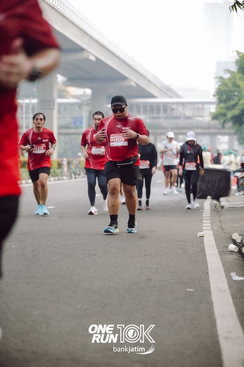 Race photo from ONE RUN 10 K