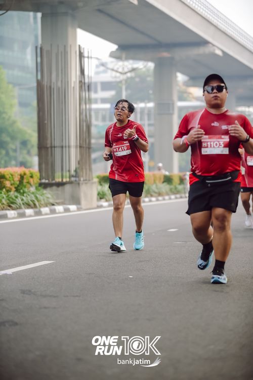 Race photo from ONE RUN 10 K