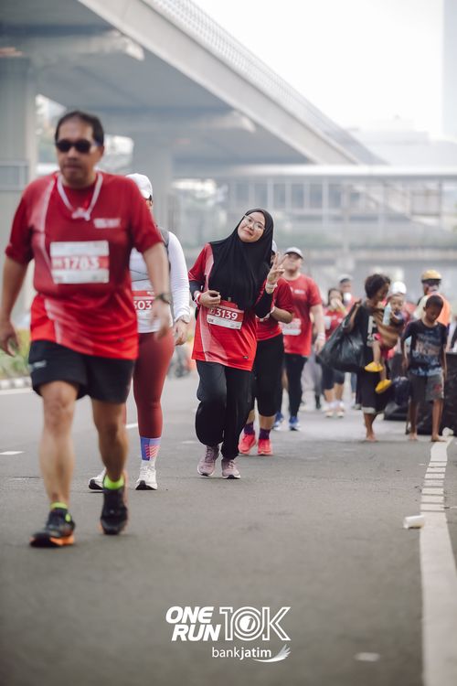 Race photo from ONE RUN 10 K