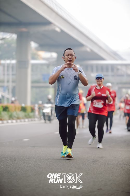 Race photo from ONE RUN 10 K