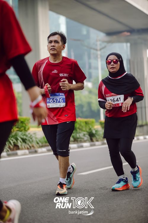 Race photo from ONE RUN 10 K