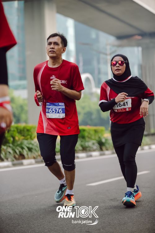 Race photo from ONE RUN 10 K
