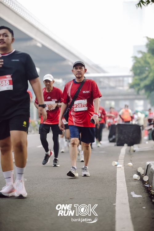 Race photo from ONE RUN 10 K