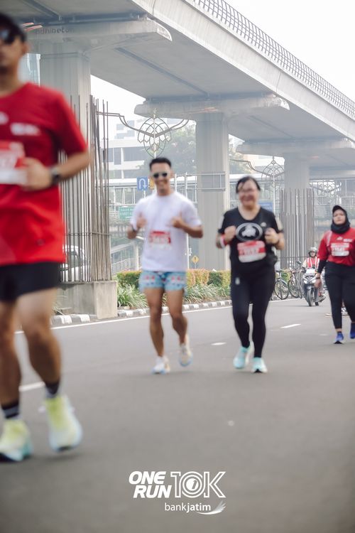 Race photo from ONE RUN 10 K