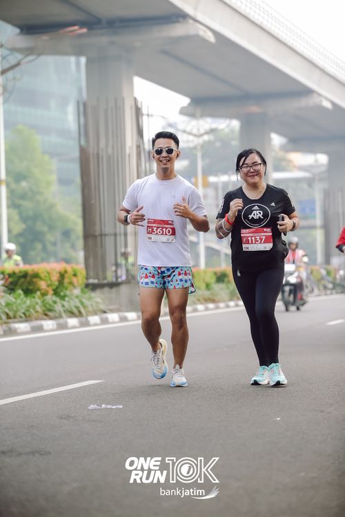 Race photo from ONE RUN 10 K