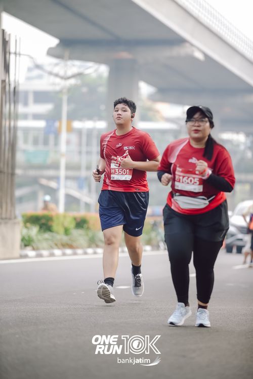 Race photo from ONE RUN 10 K