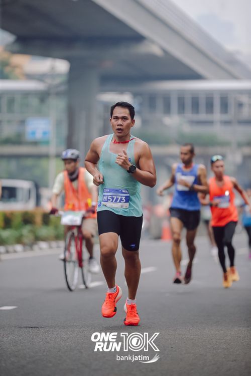 Race photo from ONE RUN 10 K