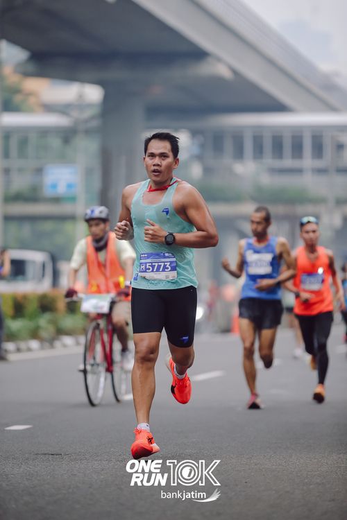 Race photo from ONE RUN 10 K