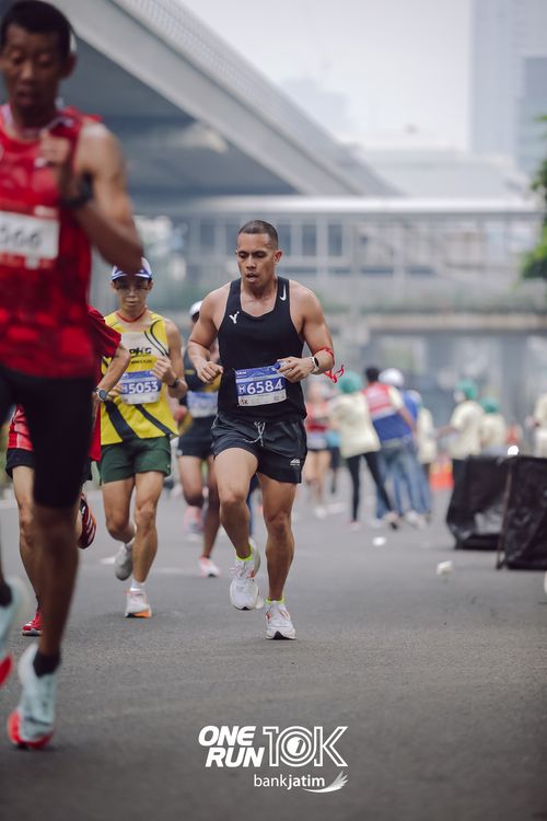 Race photo from ONE RUN 10 K