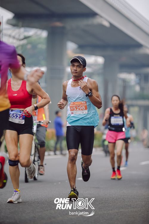 Race photo from ONE RUN 10 K