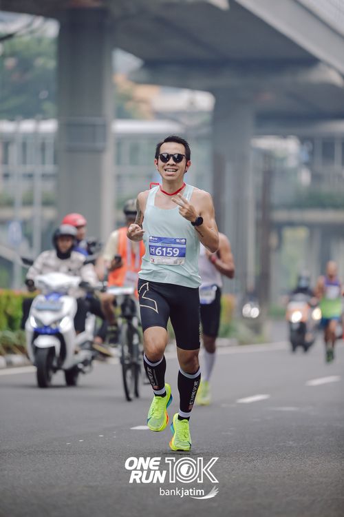 Race photo from ONE RUN 10 K