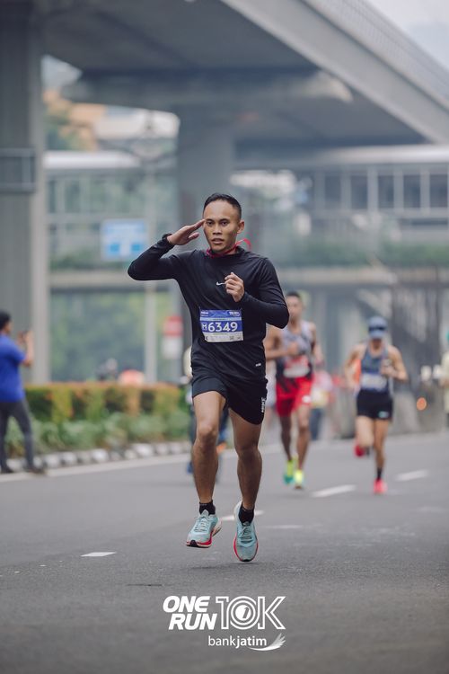 Race photo from ONE RUN 10 K