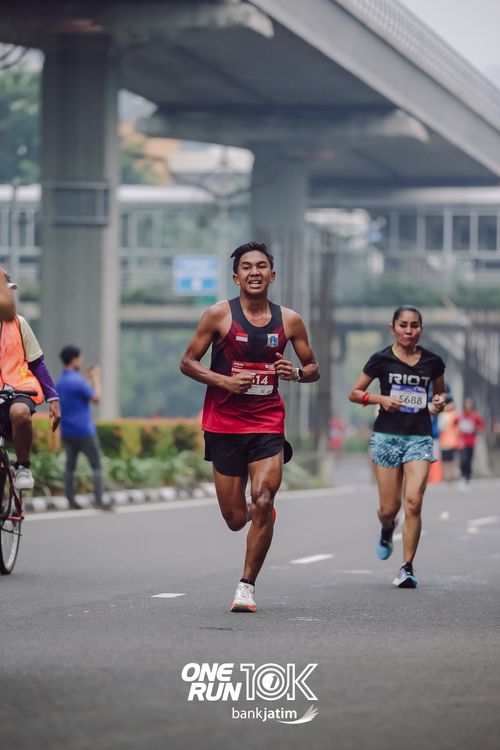 Race photo from ONE RUN 10 K