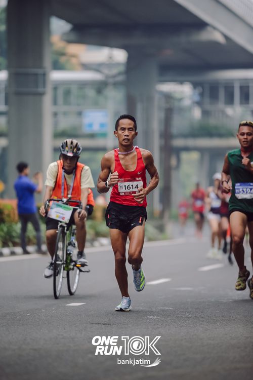 Race photo from ONE RUN 10 K
