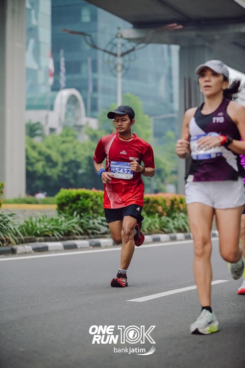 Race photo from ONE RUN 10 K