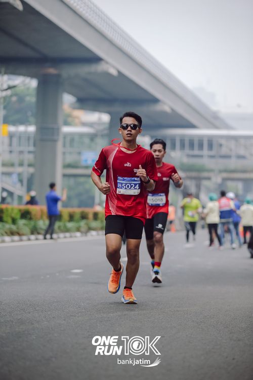 Race photo from ONE RUN 10 K