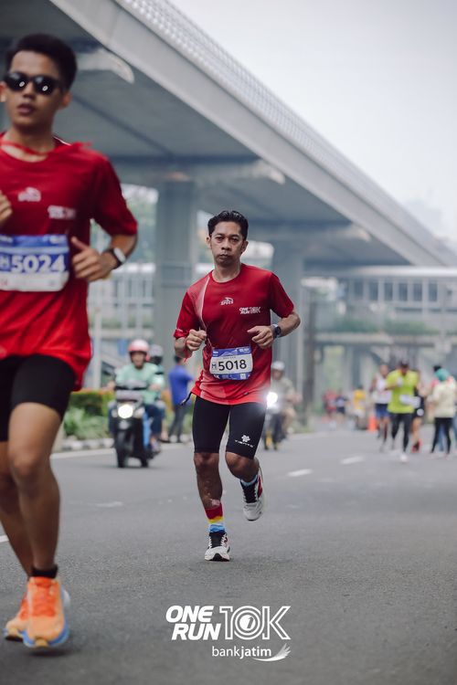 Race photo from ONE RUN 10 K