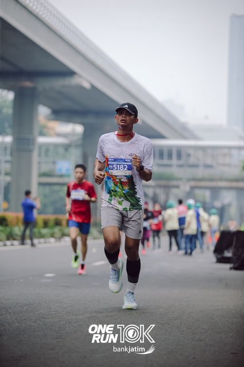 Race photo from ONE RUN 10 K