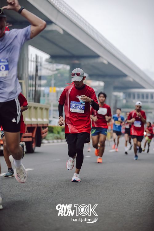 Race photo from ONE RUN 10 K