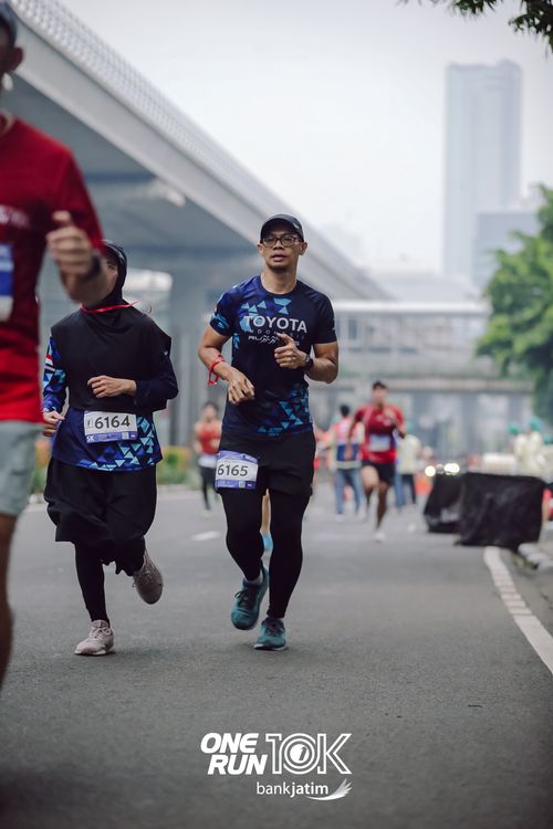 Race photo from ONE RUN 10 K