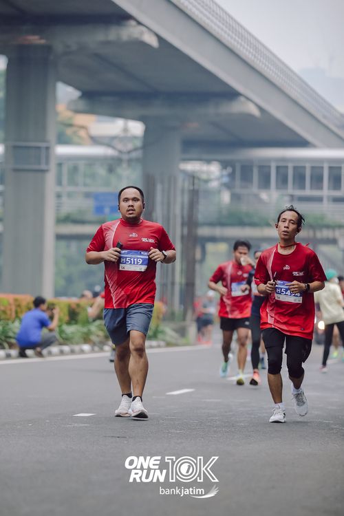 Race photo from ONE RUN 10 K